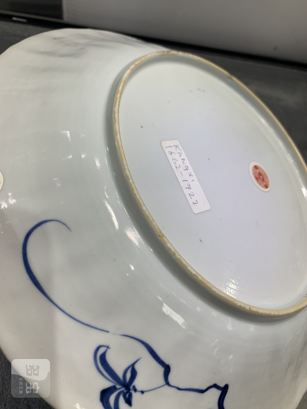 清康熙青花开光雉鸡牡丹纹花口大盘 - 图8